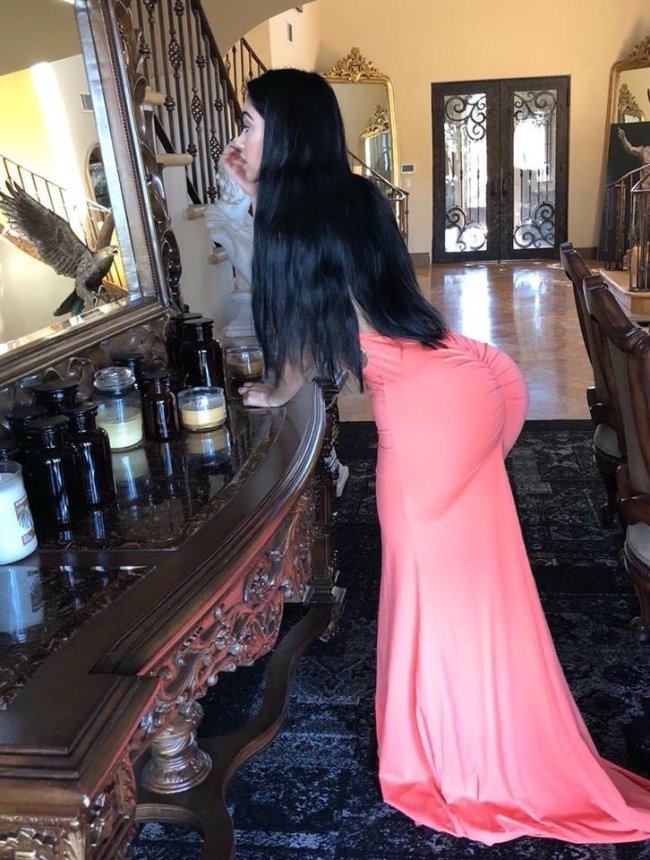 7dda159c6ac939742064a8145653adb1 Congrats on making it to Hump Day, here is your reward! (46 Photos)