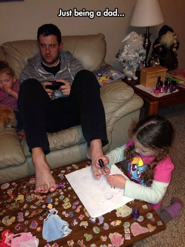 cool dad videogames girl painting nails Daily Morning Awesomeness (35 Photos)
